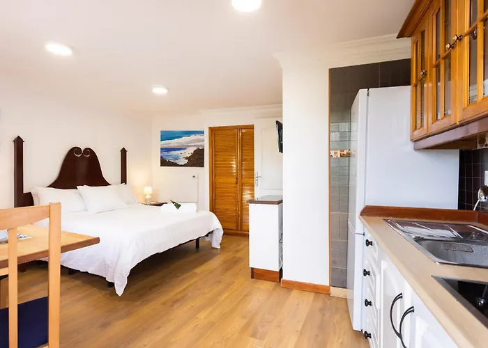 Vakantiehuis Home2book Serene Retreat Isabel, Jacuzzi & Garden *