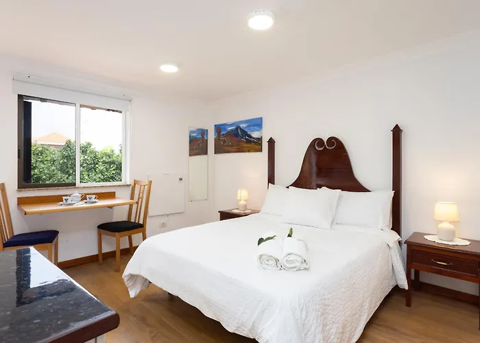 Home2book Serene Retreat Isabel, Jacuzzi & Garden Vakantiehuis